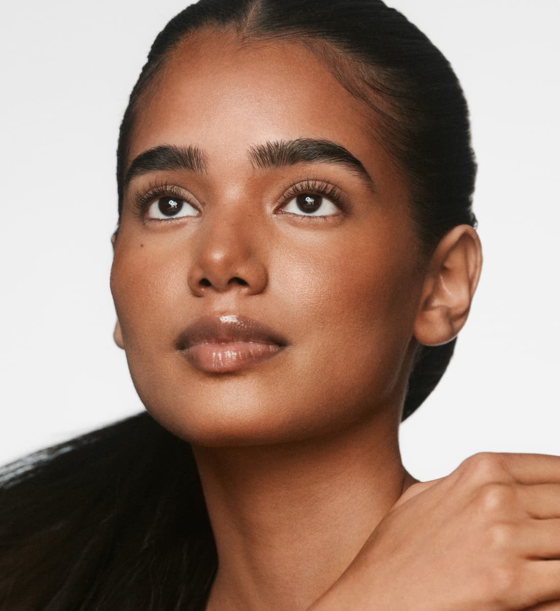Elsadieka wears pocket bronze bake