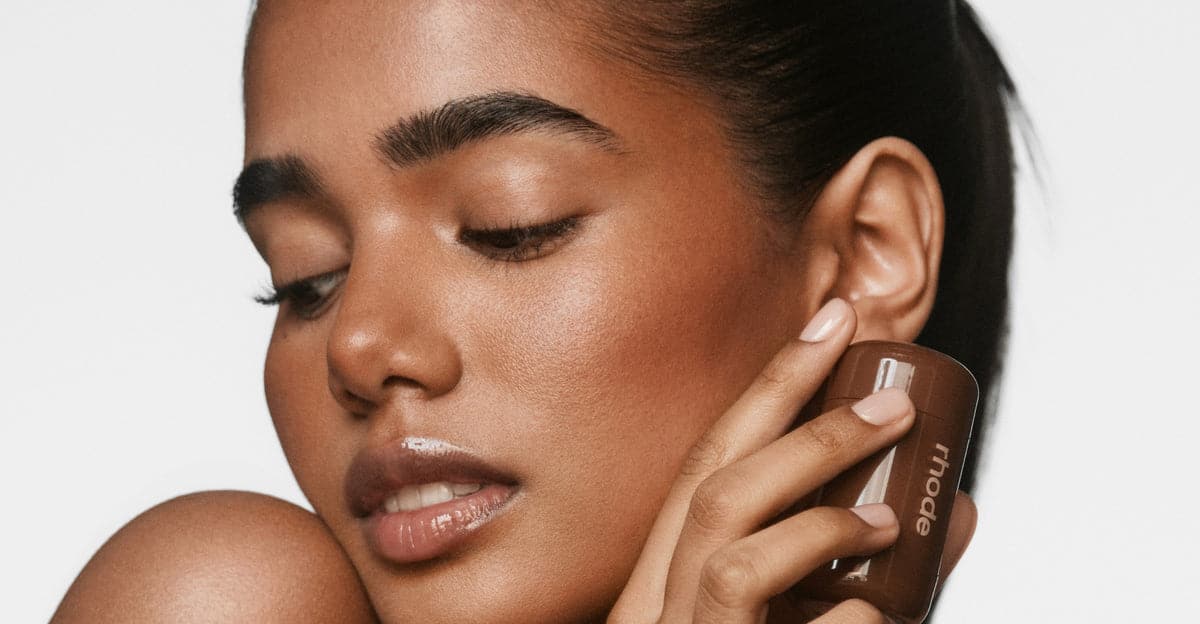 Elsadieka wears pocket bronze in bake