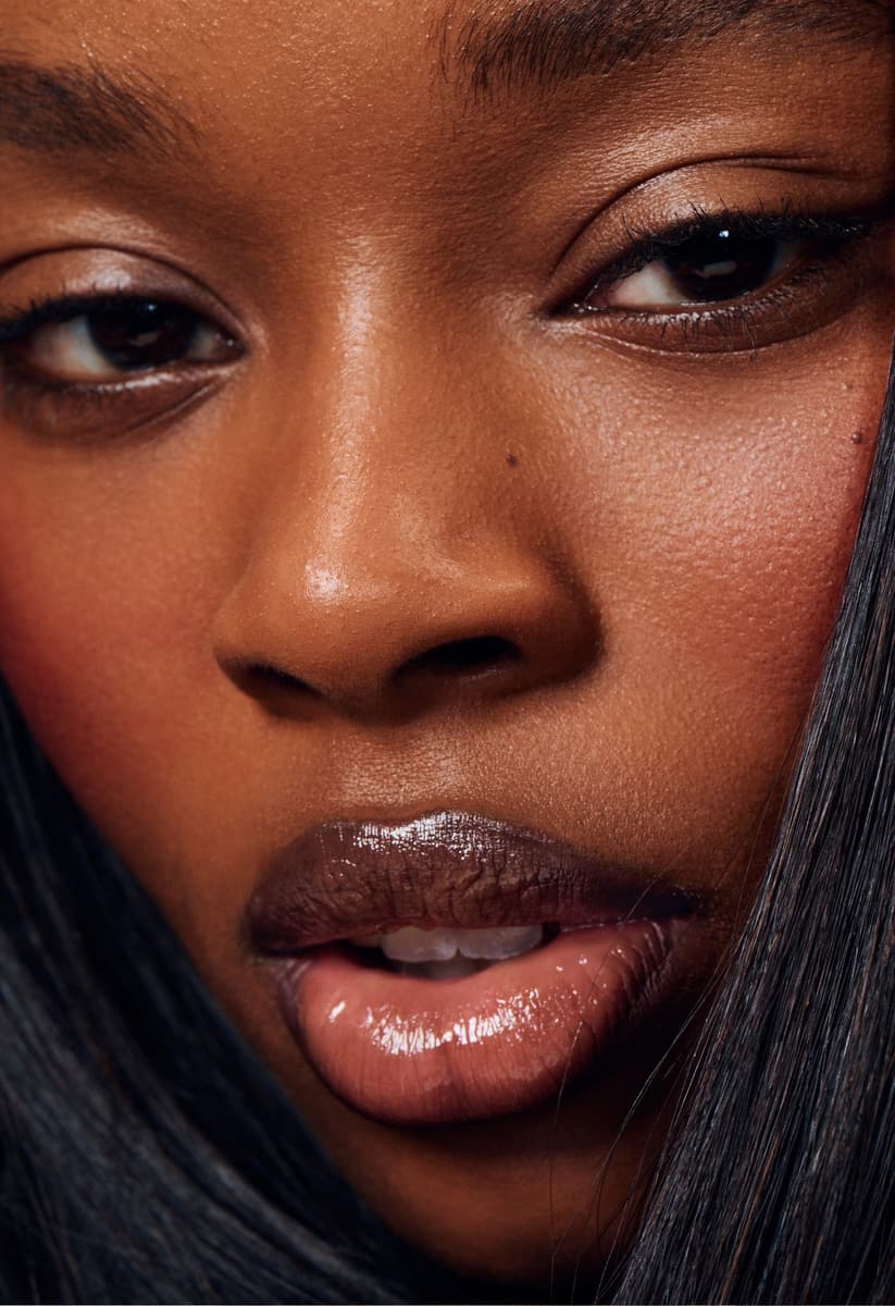 model wearing peptide lip shape in flex