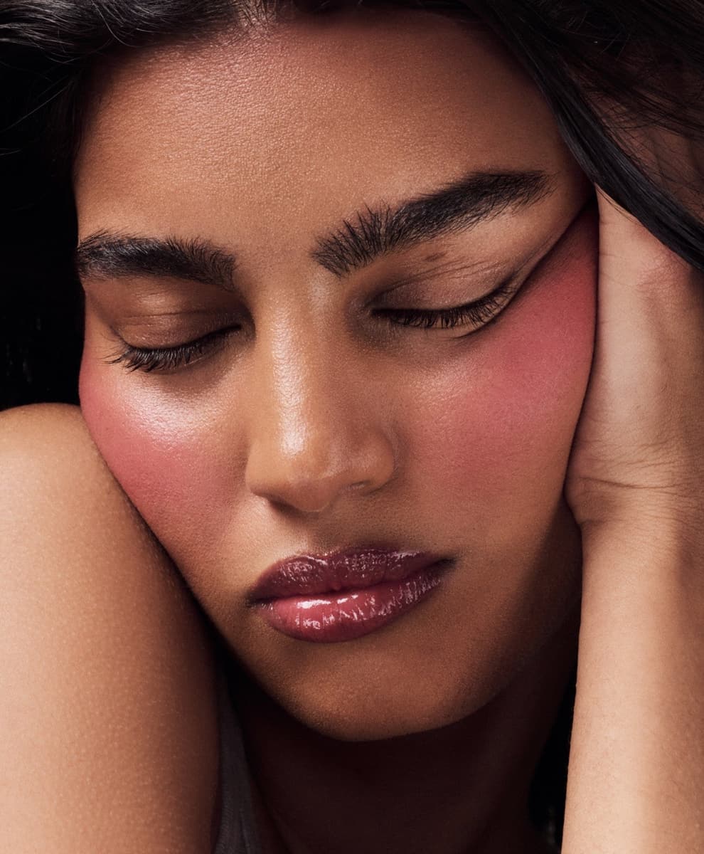 model wearing pocket blush