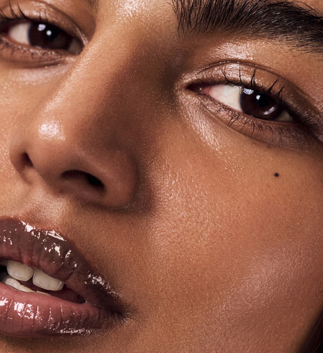 model with hydrated, balanced skin