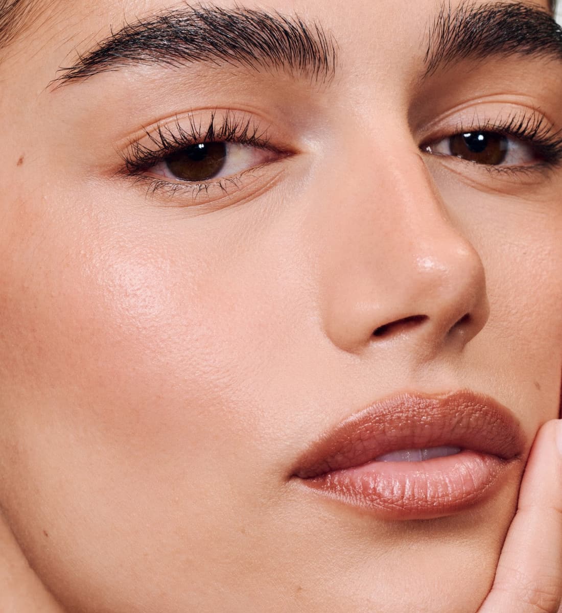 model wearing peptide lip shape in lean